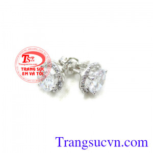 Hoa tai kim cương vàng trắng đẹp thương hiệu Em và Tôi chất lượng.