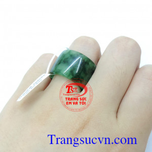 Nhẫn ngọc phỉ thúy hộ mệnh, Đảm bảo chất lượng, Hàng nhập khẩu uy tín chứng nhận sản phẩm, Mang lại tiền tài, Thể hiện đẳng cấp