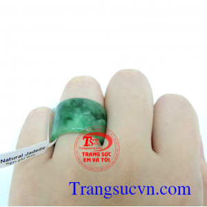 Nhẫn ngọc phỉ thúy vuông có kiểm định đá quý kèm theo,sản phẩm đảm bảo chất lượng, nhẫn ngọc đeo ngón cái,nhẫn phỉ thúy may mắn.Khách hàng ưa chuộng