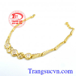 Sản phẩm lắc tay dành cho nữ với kiểu dáng đẹp.