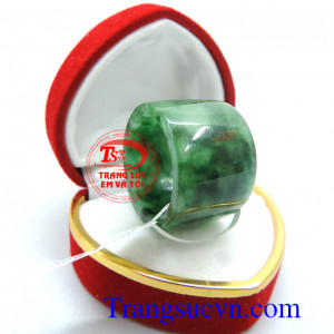 Nhẫn phỉ thúy dành cho nam