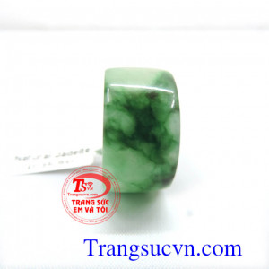 Nhẫn ngọc phỉ thúy ngón nhẫn