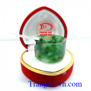 Nhẫn ngọc tự nhiên