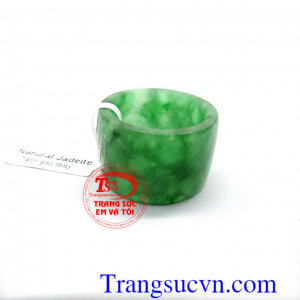 Nhẫn ngọc cẩm thạch