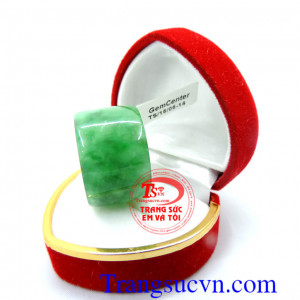 Nhẫn ngọc cẩm thạch