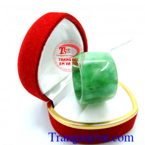 Nhẫn ngọc cẩm thạch