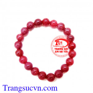 Vòng Tay Ruby Thiên Nhiên Sự kết tinh của đất trời, mang lại cho người đeo sức khỏe sự may mắn, nhất là những người có cung phù hợp với các loại màu sắc ruby.
