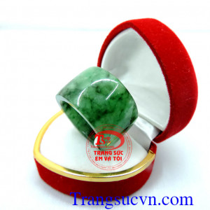 Nhẫn cẩm thạch tự nhiên công danh