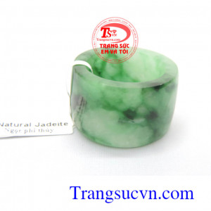 Nhẫn ngọc phỉ thúy sang trọng