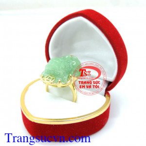 Nhẫn Tỳ Hưu Nữ Vàng đem lại may mắn cho phái nữ, đeo nhẫn tỳ hưu nữ mang lại cảm giác khỏe mạnh tự tin khi giao tiếp. Tỳ Hưu sẽ đem tài lộc cho ai sở hữu nó.