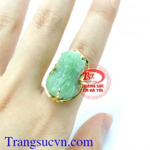 Nhẫn Tỳ Hưu Nữ Vàng đem lại may mắn cho phái nữ, đeo nhẫn tỳ hưu nữ mang lại cảm giác khỏe mạnh tự tin khi giao tiếp. Tỳ Hưu sẽ đem tài lộc cho ai sở hữu nó.
