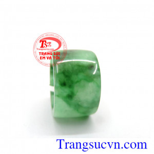 Nhẫn phỉ thúy vân lý