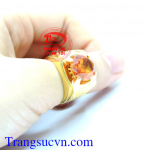 Thạch Anh mang lại tiền tài . Nhẫn thạch anh vàng phù hợp cho những người kinh doanh, thường xuyên giao tiếp với nhiều người. Đem lại sự tự tin, sang trọng cho người đeo nhẫn.