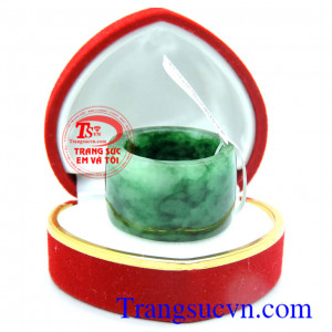 Nhẫn phỉ thúy ngón cái