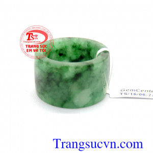 Nhẫn ngọc may mắn