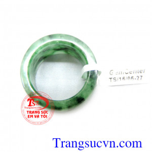 Nhẫn ngọc may mắn