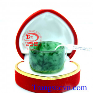 Nhẫn ngọc phỉ thúy bản vuông