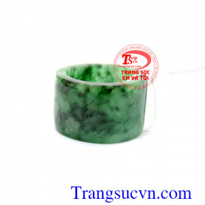 Nhẫn ngọc phỉ thúy bản vuông