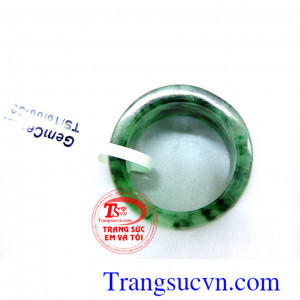 Nhẫn ngọc phỉ thúy bản vuông