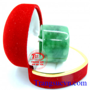 Nhẫn ngọc phỉ thúy đẹp là món trang sức quý với ý nghĩa đẳng cấp,dành cho người thân yêu ngọc phỉ thúy,nhẫn dành cho phái mạnh