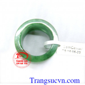 Nhẫn ngọc phỉ thúy đẹp là món trang sức quý với ý nghĩa đẳng cấp,dành cho người thân yêu ngọc phỉ thúy,nhẫn dành cho phái mạnh