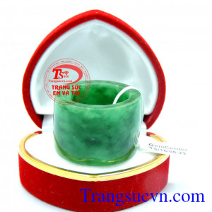 Nhẫn ngọc phỉ thúy đẹp là món trang sức quý với ý nghĩa đẳng cấp,dành cho người thân yêu ngọc phỉ thúy,nhẫn dành cho phái mạnh