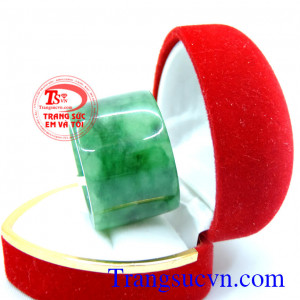 Nhẫn ngọc phỉ thúy đẹp là món trang sức quý với ý nghĩa đẳng cấp,dành cho người thân yêu ngọc phỉ thúy,nhẫn dành cho phái mạnh
