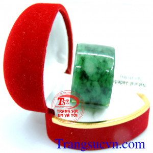 Nhẫn ngọc doanh nhân thành đạt