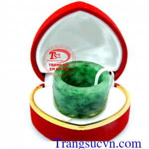 Nhẫn ngọc doanh nhân thành đạt