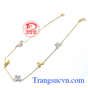 Cùng với đó thì khi con gái đeo lắc chân có ý nghĩa bị trói buộc nghĩa là cô gái ấy đã có người yêu và đó là một tình yêu sâu sắc nhất.