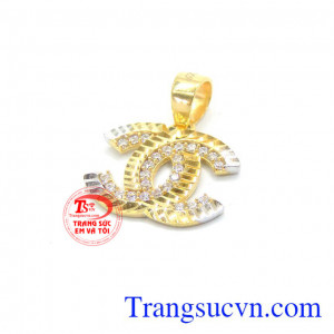 Sản phẩm mặt dây chuyền nữ phù hợp mọi lứa tuổi, hợp thời trang và sang trọng quý phái dễ kết hợp với trang phục.