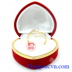 Nhẫn nữ đính đá giá rẻ TSVN được chế tác độc đáo, tinh tế.