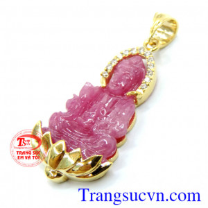 Mặt dây chuyền vàng 14k bọc ruby thiên nhiên may mắn.