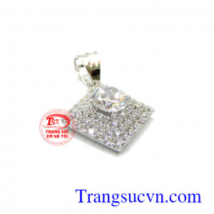 Trang sức mặt dây chuyền vàng được thiết kế và chế tác trên máy 3D đảm bảo tinh xảo khách hàng ưa chuộng nhiều năm. Mặt dây vàng trắng + kim cương