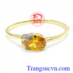 Vòng tay vàng màu vàng