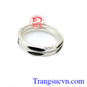 Nhẫn bạc nữ giới thích hợp làm quà tặng người thân dịp đặc biệt. Sản phẩm được bảo hành 6 tháng, giao hàng toàn quốc.
