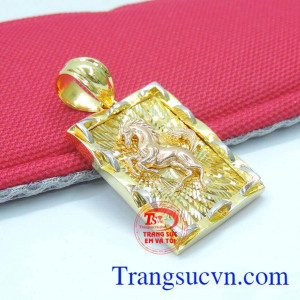 Mặt ngọ 2 màu sang trọng đeo bên mình như món trang sức thời trang lại vừa như bảo vật giữ của