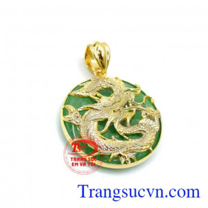Mặt ngọc rồng nguyên khí Thổ, mặt ngọc jadeite thiên nhiên bọc rồng, biểu trưng cho năng lượng của đất trời, là vật phẩm phong thủy có ý nghĩa quan trọng.