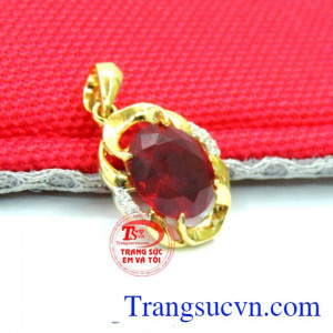Là sản phẩm trang sức được ưa chuộng nhiều năm trên thị trường. Mặt dây nữ đá đỏ huyết