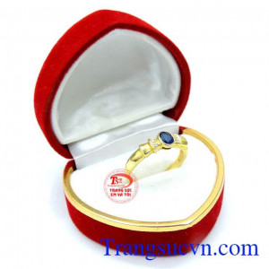 Nhẫn nữ sapphire 18k lam nhỏ xinh, Nhẫn nữ sapphire lam nhỏ xinh, nhẫn nữ vàng 18k sang trọng, đính đá sapphire lam tôn lên vẻ đẹp quyền quý của người phụ nữ có sự thông minh sắc sảo và có trí tuệ