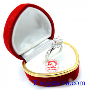 Nhẫn nữ vàng trắng sáng, Nhẫn vàng trắng tinh tế tôn vinh phái đẹp,nhẫn vàng trắng dành cho nữ đeo ngón giữa,chất lượng vàng đảm bảo,thế tác tinh tế. quyến rũ hợn phù hợp với mọi không gian và trang phục