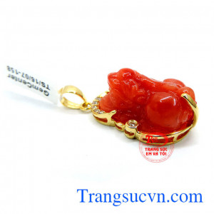 Mặt tỳ hưu bọc vàng 14k, mặt nữ bọc vàng 14k sang trọng, mặt ngọc jadeite tỳ hưu đỏ cam đẹp, mặt dây chuyền vàng tây đá quý cho nữ, mặt dây chuyền sang trọng.