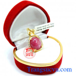 Mặt ruby đẹp, mặt nữ vàng tây 14k sáng, bóng, bền màu, bọc đá quý ruby đỏ tím. Mặt ruby vẻ đep kiêu hãnh vượt thời gian