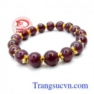 Vòng tay ruby thiên nhiên màu mận chín đẹp.