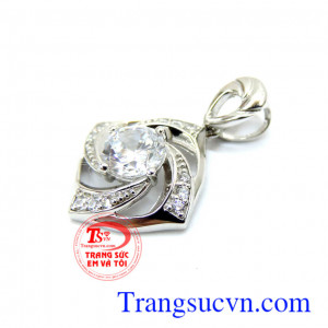 Mặt dây chuyền nữ hình cánh hoa đính đá phù hợp cho phái nữ. Mặt dây vàng trắng kim cương