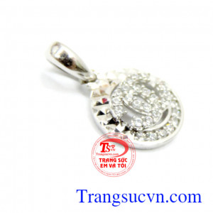 Mặt dây vàng trắng TSVN. Sản phẩm mặt dây chuyền nữ phù hợp mọi lứa tuổi, hợp thời trang và sang trọng quý phái dễ kết hợp với trang phục.