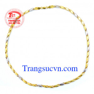 Dây chuyền vàng có thể kết hợp cùng mặt dây để thay đổi phong cách. Dây chuyền vàng đẹp