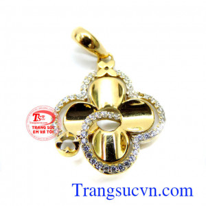Sản phẩm bảo hành uy tín, giao hàng toàn quốc. Mặt dây chuyền hoa 4 cánh vàng 18k