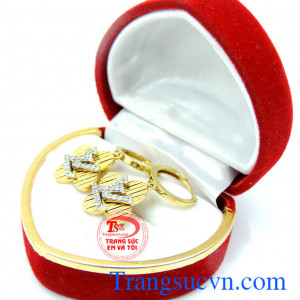 Bông tai vàng tây 18k đẹp được nhiều phụ nữ yêu thích và lựa chọn.