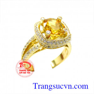 Vẻ đẹp rực rỡ như những bông hoa hướng dương. Nhẫn nữ xoắn ốc sapphire vàng 18k